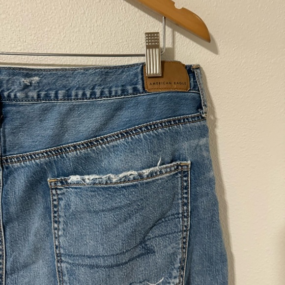 American Eagle Outfitters 90s Boyfriend Distressed Shorts Medium Wash-16 - Picture 5 of 8